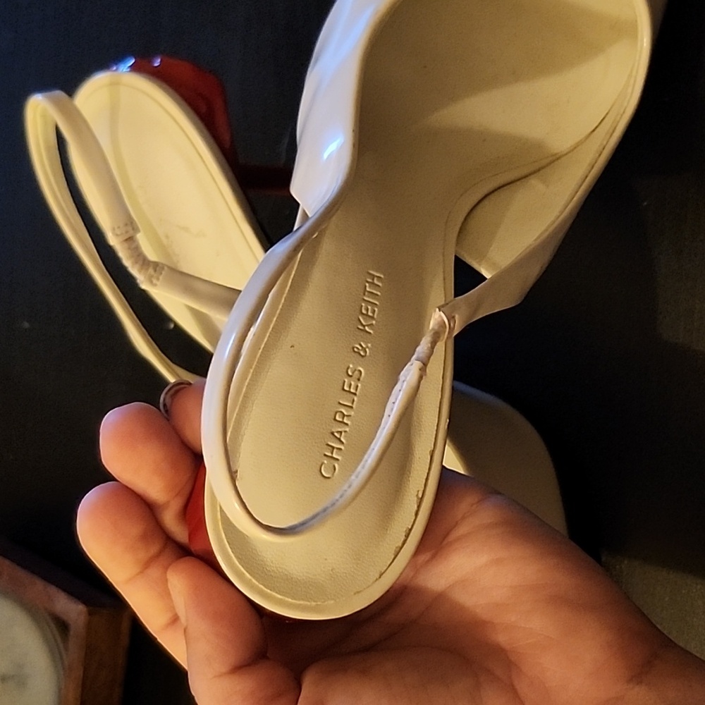 Elegant Cream Slingback Charlws And Keith Heels With Rose - Picture 4 of 4